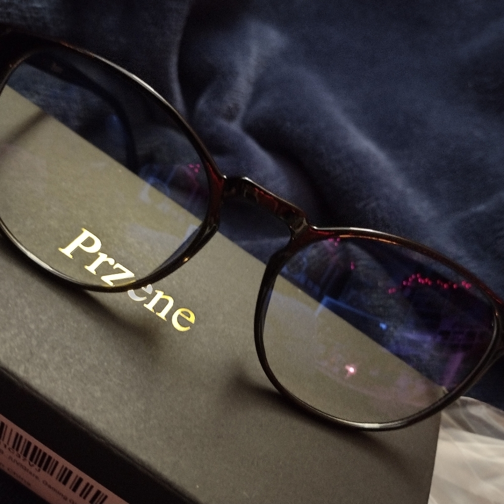 UV gaming glasses